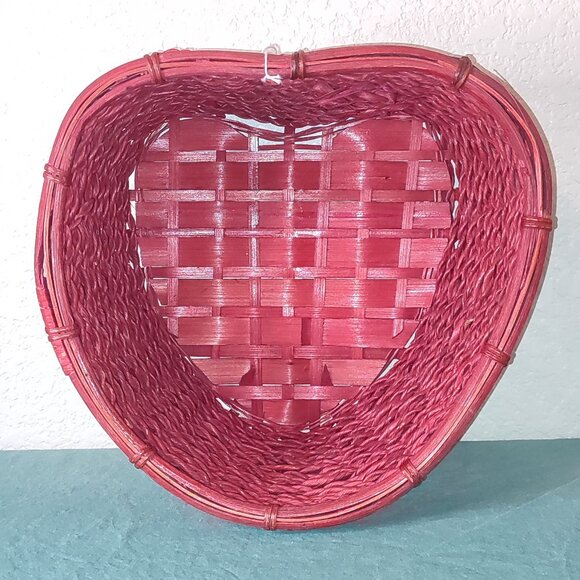 Red Heart Shaped Basket Vintage Woven Coloured Farmhouse Valentines Gift - Picture 1 of 9